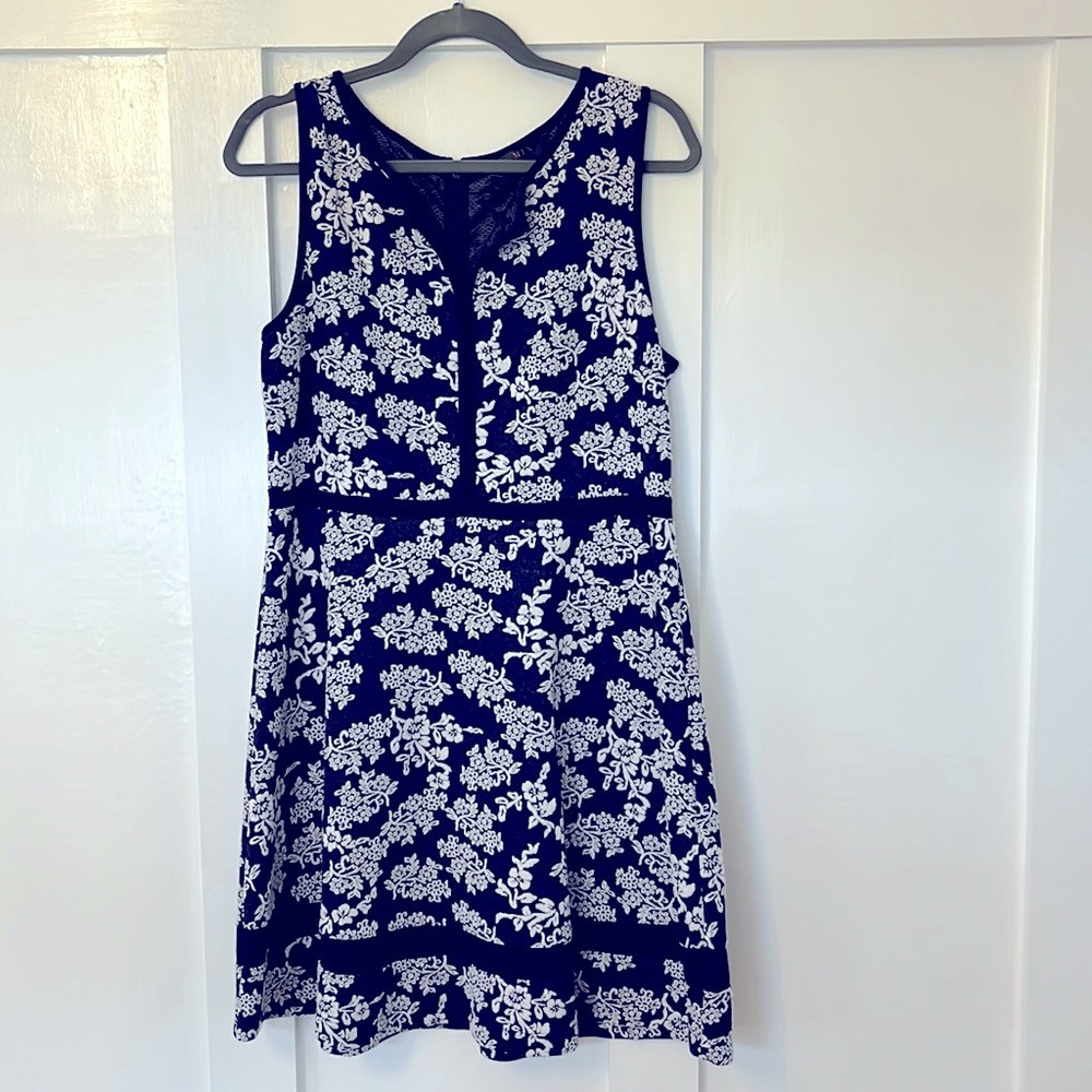 Mix by 41Hawthorne blue & white short dress. V neck. Zips up back. Size XL